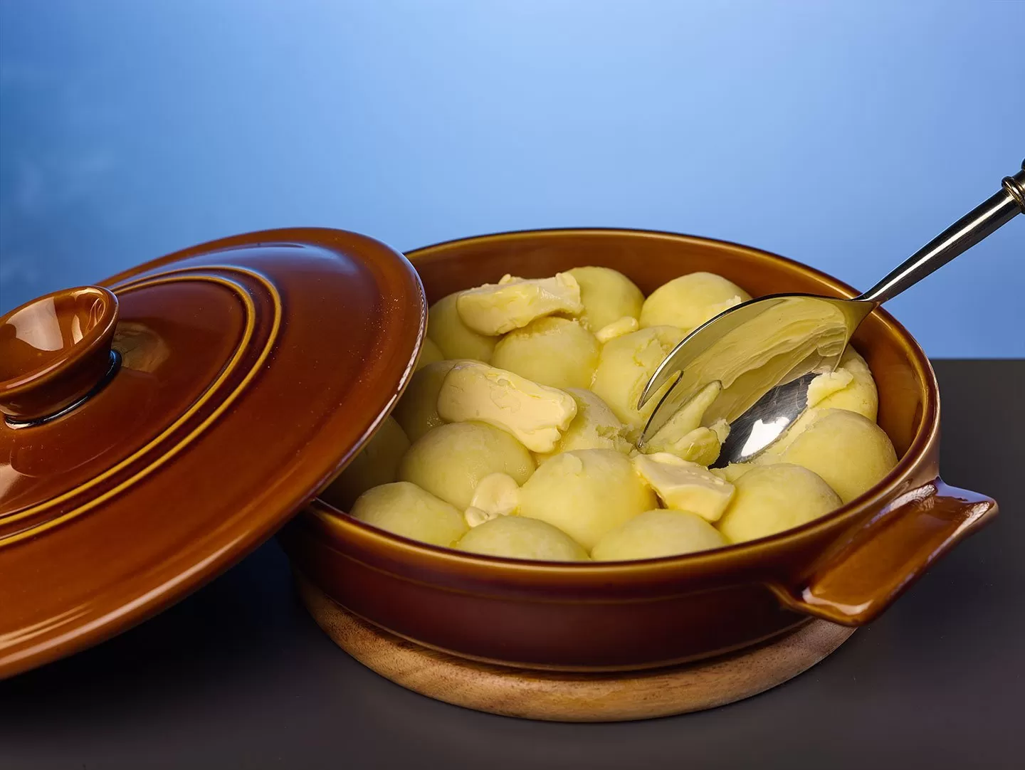 Мерзлая картошка. Мороженая картошка. Блюда из подмерзшей картошки. Подмороженный картофель.