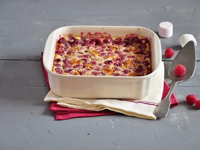 Клафути с малиной и зефиром «Маршмеллоу»