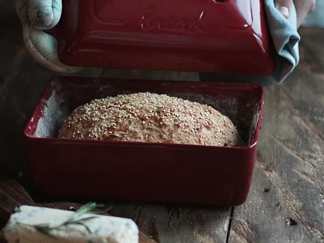 Цельнозерновой  хлеб  с  медом и кунжутом